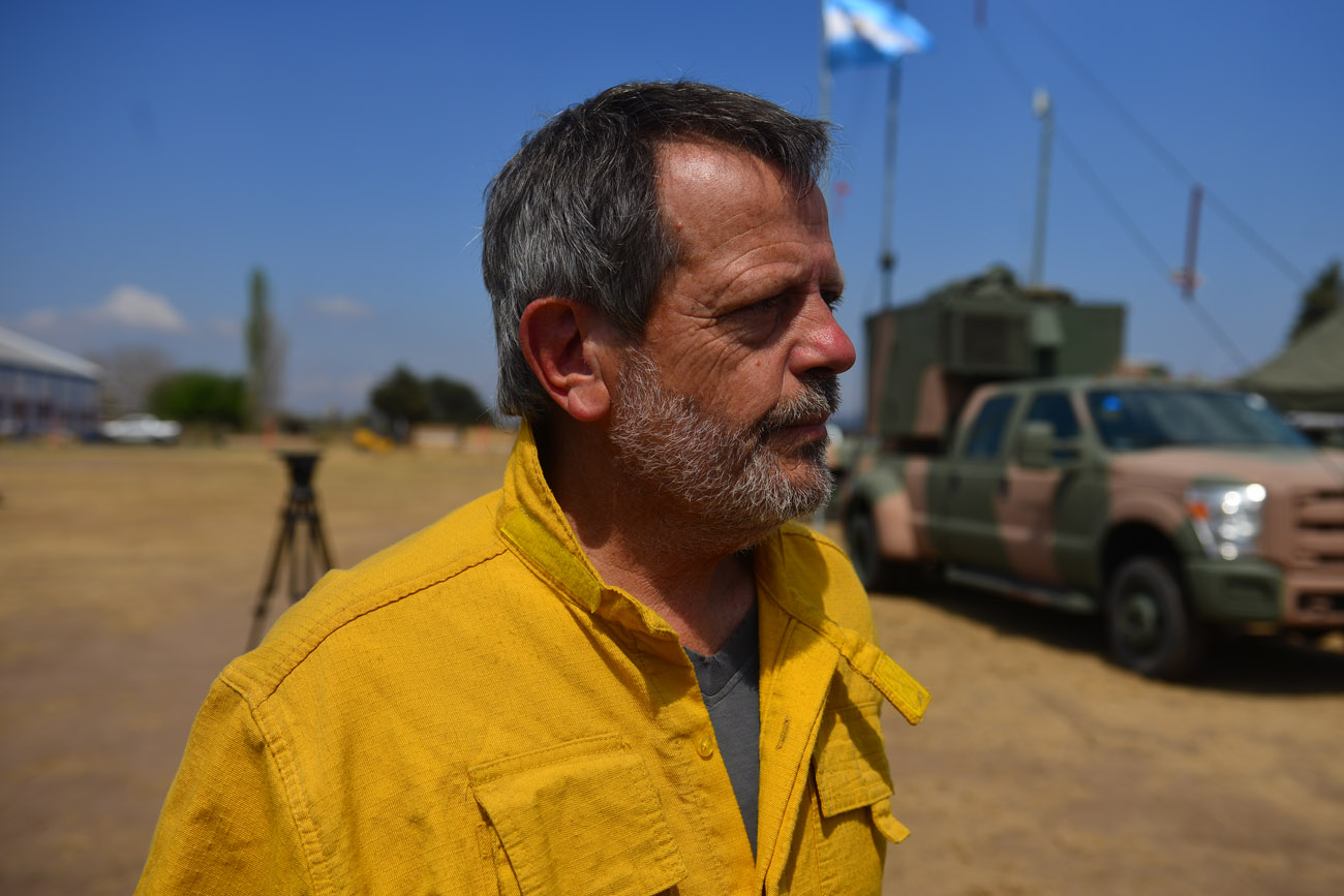 Capilla del Monte. Roberto Schreiner en el Centro de Operaciones del Plan del Manejo del Fuego. (Nicolás Bravo / La Voz)