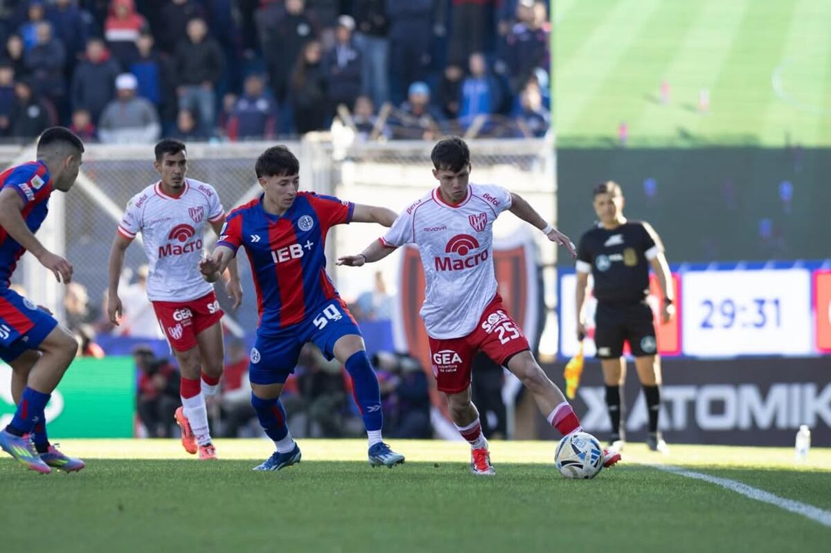 Lorenzo Albarracín y sus primeros minutos en Liga Profesional ante San Lorenzo. (Prensa IACC).