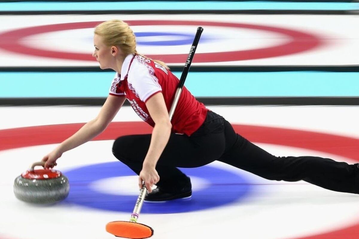 Curling en los Juegos de Invierno 2026: el ajedrez sobre hielo que empezó a crecer en Argentina. (Bluecinante)