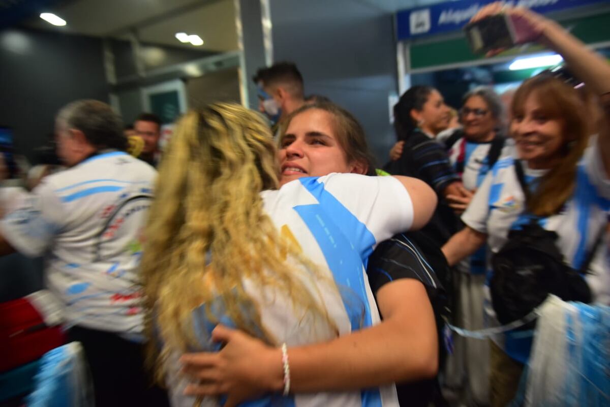 Las Murciélagas llegaron a Córdoba tras conquistar su segunda Copa del Mundo. (Javier Ferreyra / La Voz)