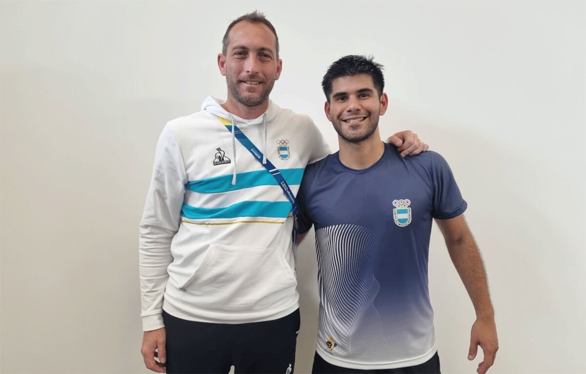 Los cordobeses del equipo argentino de squas: Hernán D'Arcángelo como entrenador y Jeremías Azaña como jugador. (La Voz)