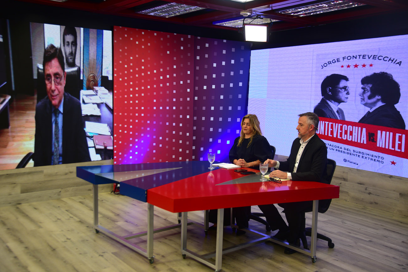 Jorge Fontevecchia, fundador de Perfil, entrevistado por Federico Giammaria y Florencia Ripoll en el programa Voz y Voto. (Nicolás Bravo / La Voz)