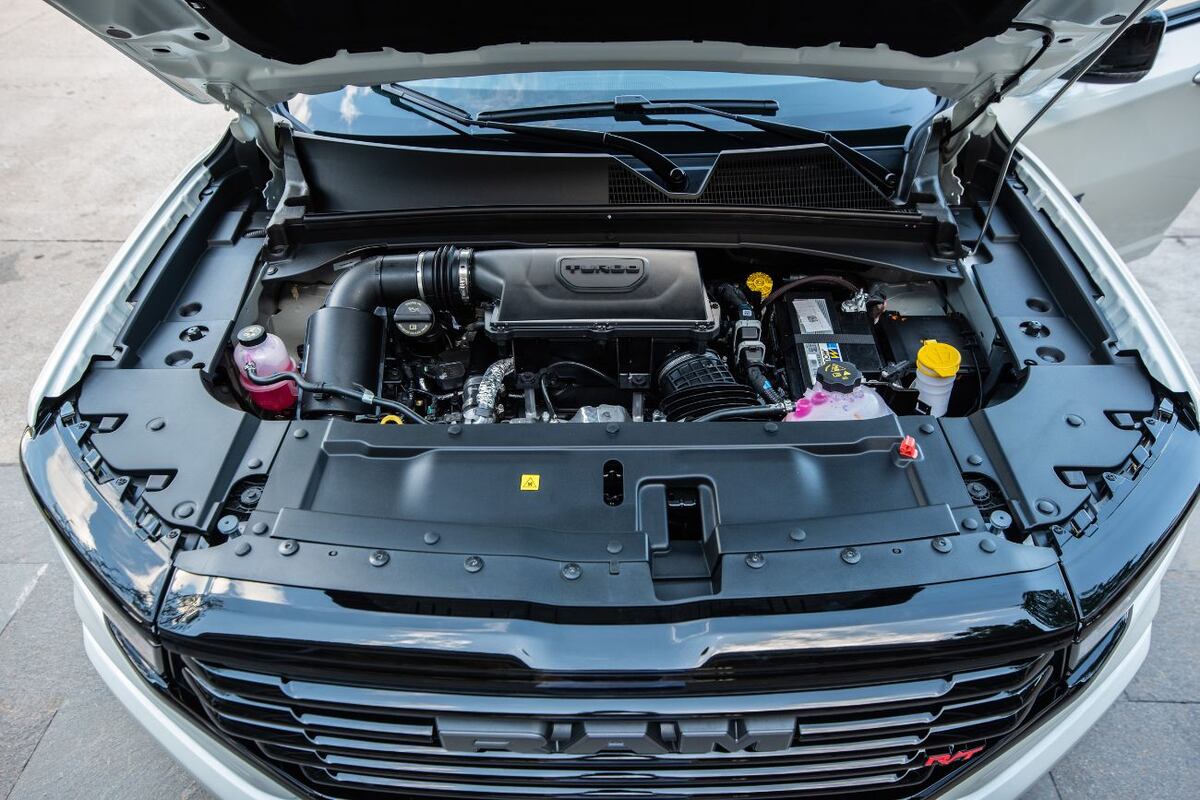 La Rampage tiene prestaciones destacadas gracias al nuevo motor 2.0 turbo Hurricane4, de 272 CV y 400Nm de torque. Las dos versiones vienen con tracción 4x4 y caja automática de 9 marchas.