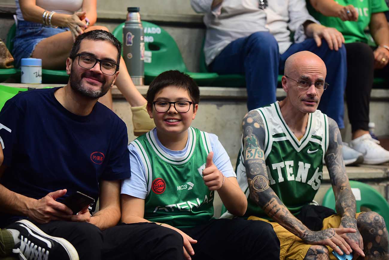 Partido de Atenas vs Oberá en la cancha de barrio General Bustos. (José Gabriel Hernández / La Voz)