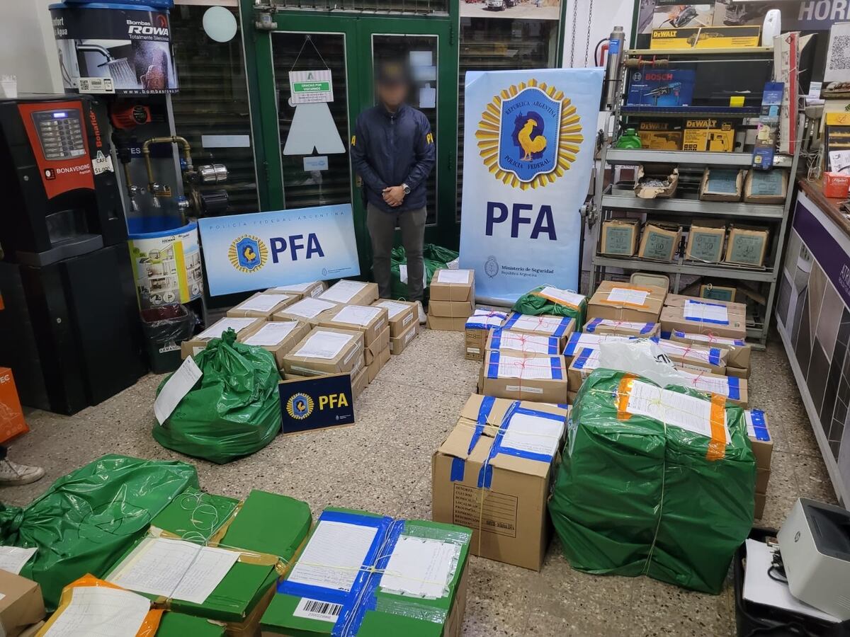 Operativos con secuestros de dólares, vehículos y detenidos. (PFA)