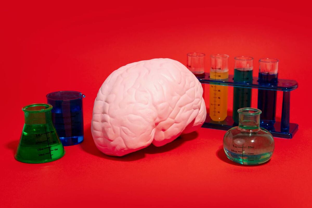 El psiquiatra argentino Pablo Castañón propone una mirada disruptiva y profundamente necesaria sobre la salud mental. (Freepik)
