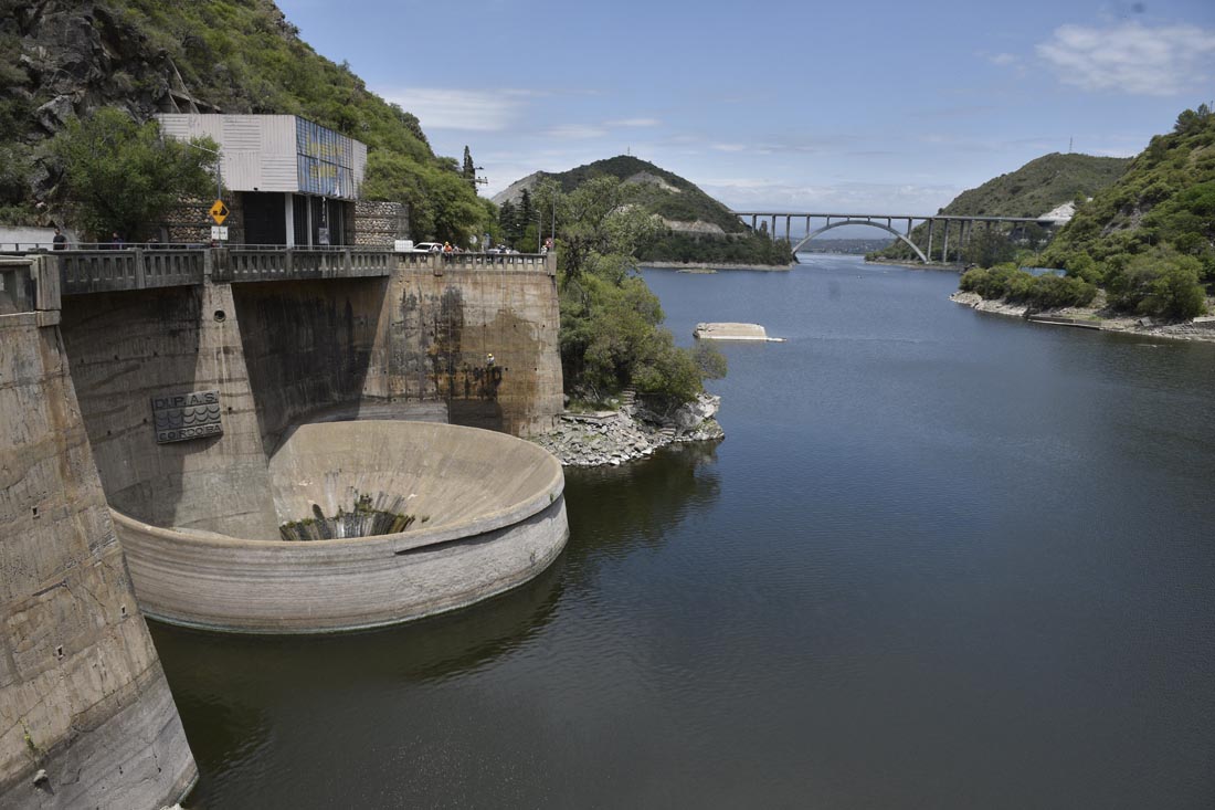 Embudo del San Roque. Está actualmente a 3,15 metros del punto en que pasa ese vertedero. (Ramiro Pereyra / La Voz)