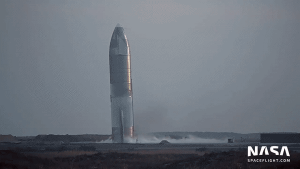 Un cohete prototipo de SpaceX logró aterrizar con éxito pero explotó a los pocos segundos.