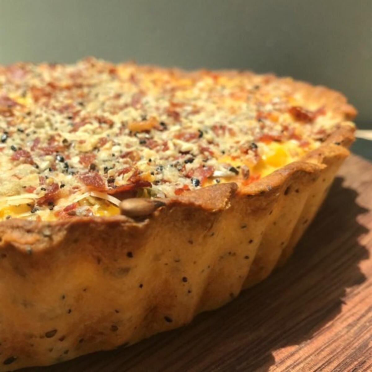 Tarta de tres latas: la receta exprés de atún y choclo que resuelve el almuerzo en 30 minutos.