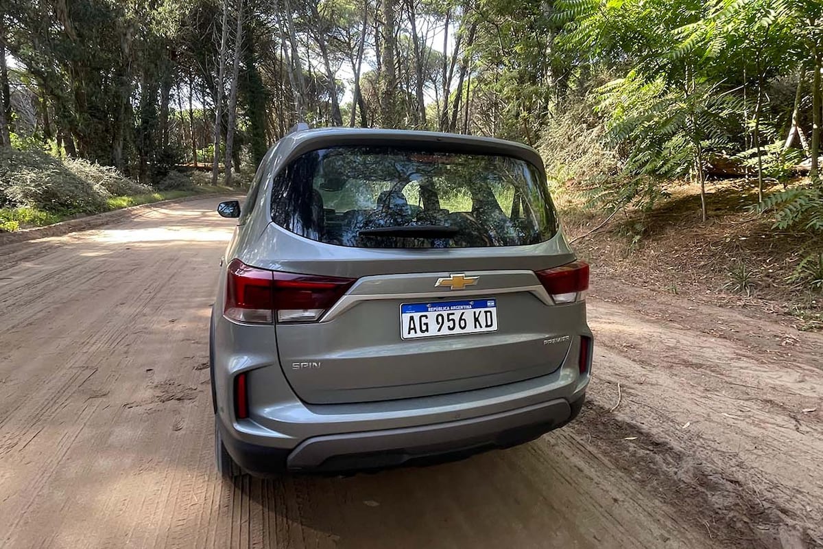 A pesar de ser un auto para siete, no resulta un modelo excesivamente largo ni ancho.