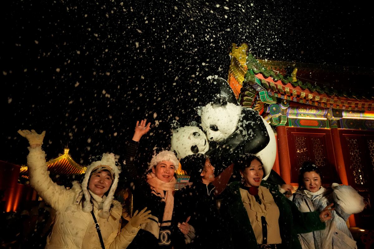 Aunque el Año Nuevo chino es en otra fecha, un grupo de personas festejó el 31 de diciembre en una fiesta en Beijing. (AP / Ng Han Guan)