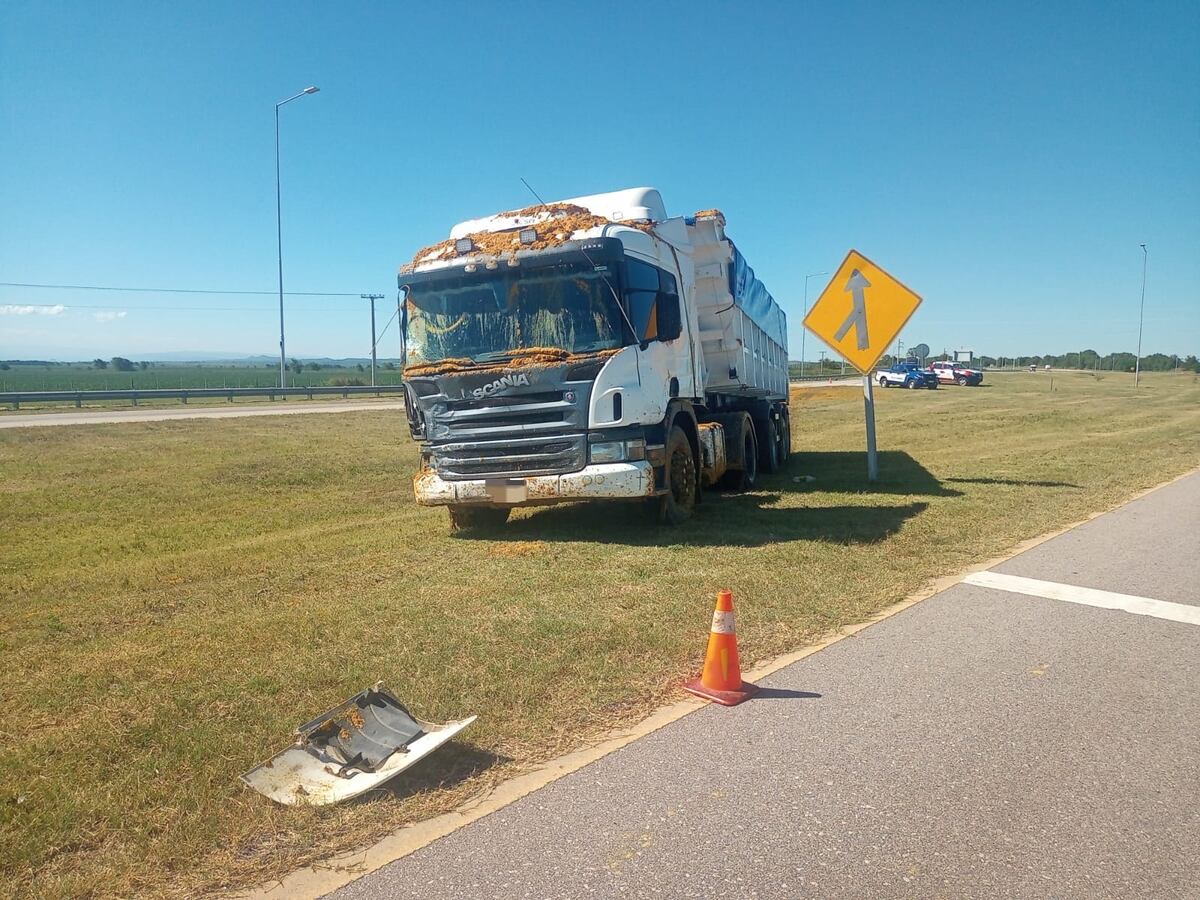 Berrotarán. Dos adultos mayores resultaron con lesiones graves tras chocar en el sur de Córdoba. (Policía)