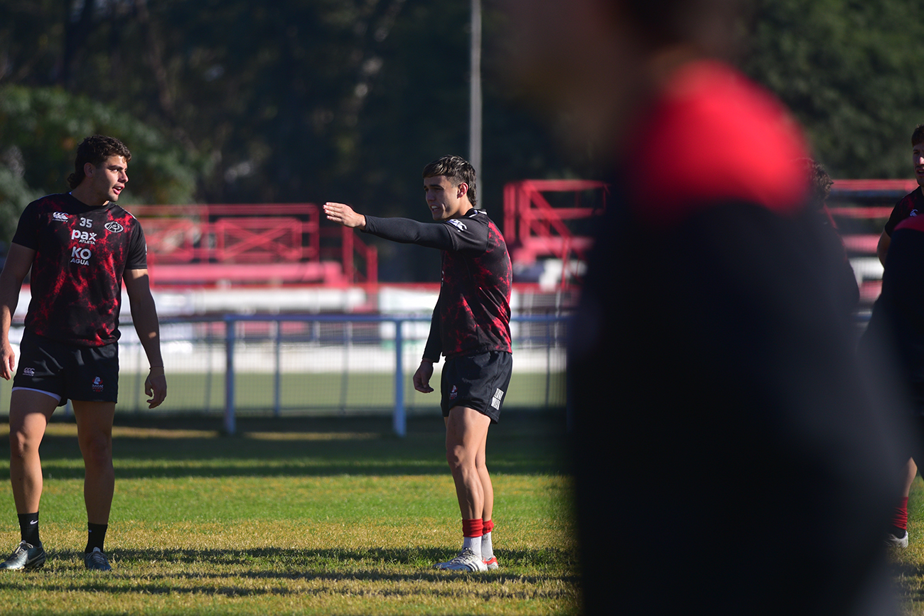 Entrenamiento de Dogos XV en cancha de Jockey CC. (Pedro Castillo / La Voz)
