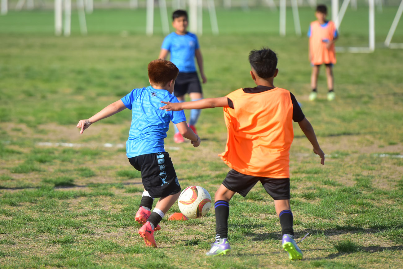 Día de entrenamiento y formación de las escuelas de fútbol de Belgrano en el predio de Villa Esquiú. (Nicolás Bravo / La Voz)
