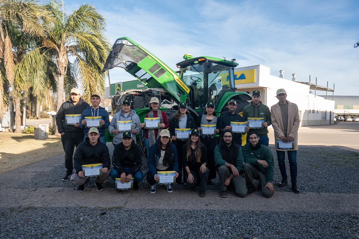 Más de 300 estudiantes de Córdoba se sumaron a la propuesta de Conci y John Deere.
