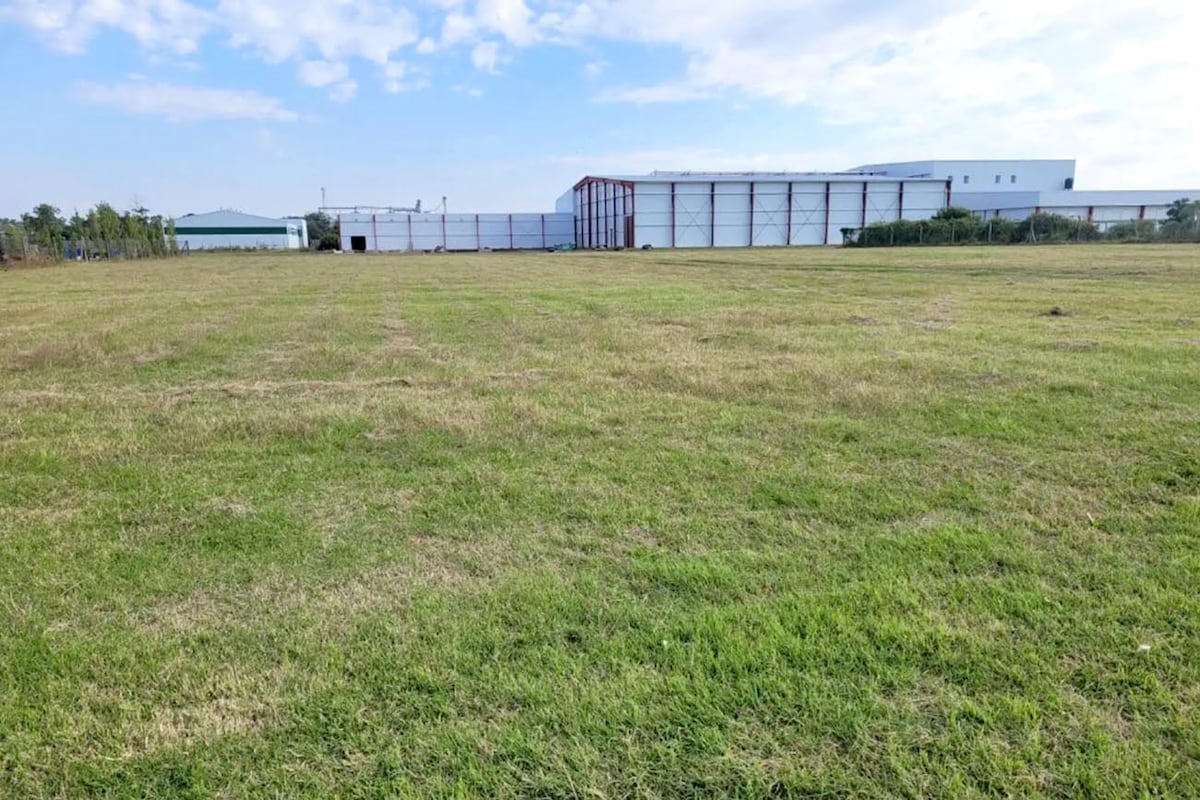 VCC 365 SA compró un lote de 6.800 m2 para construir un nuevo centro logístico y de distribución de bebidas.