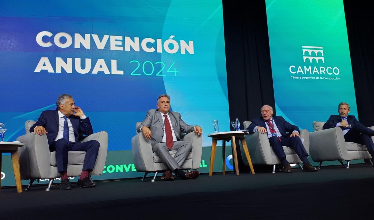 Llaryora en la Convención de la Cámara de la Construcción (prensa Gobierno)