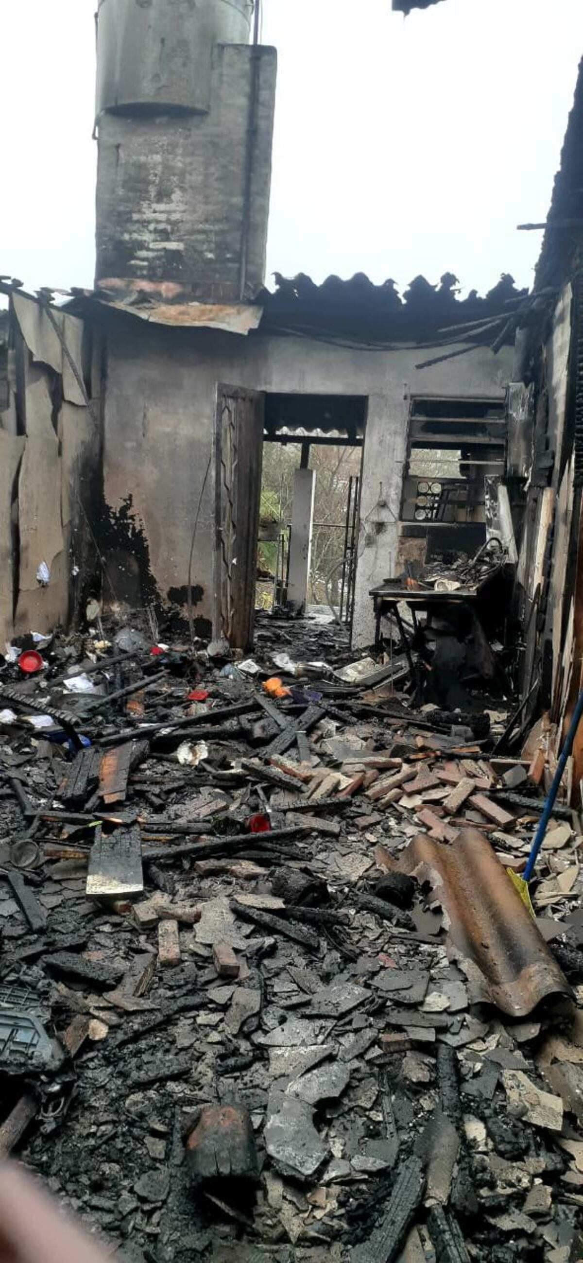 Así quedó la casa tras el incendio.