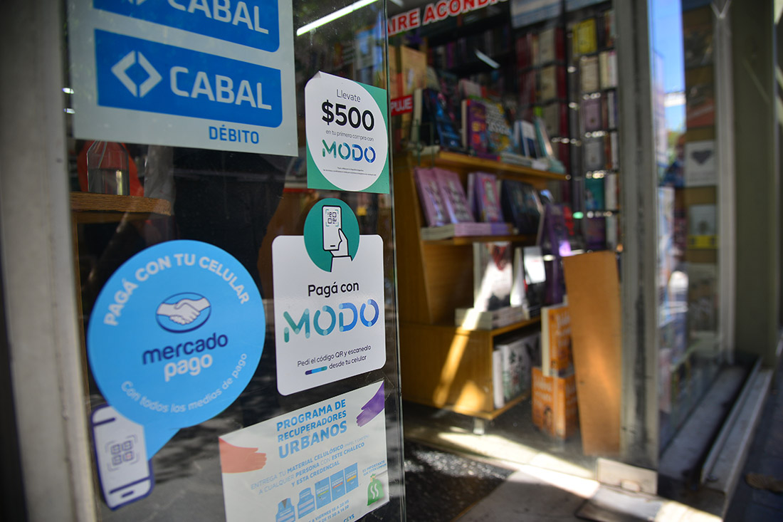 El avance de las aplicaciones móviles de pago en los comercios de Córdoba. (Foto: Pedro Castillo)