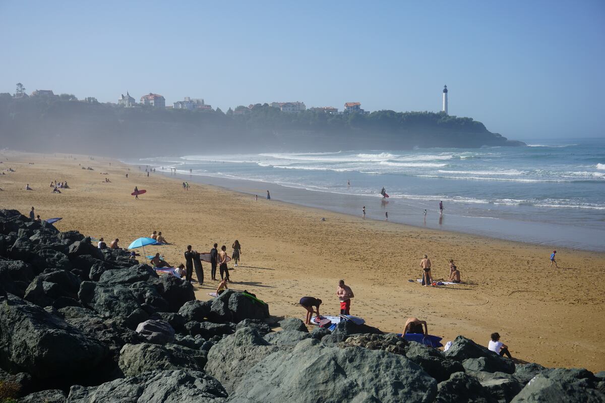 El Faro y la Pointe Saint Martin. Desde la playa de Anglet, una de las localidades que conforman el circuito costero junto con Biarritz y St. Jean de Luz. (Gentileza: Pierre Dumas)
