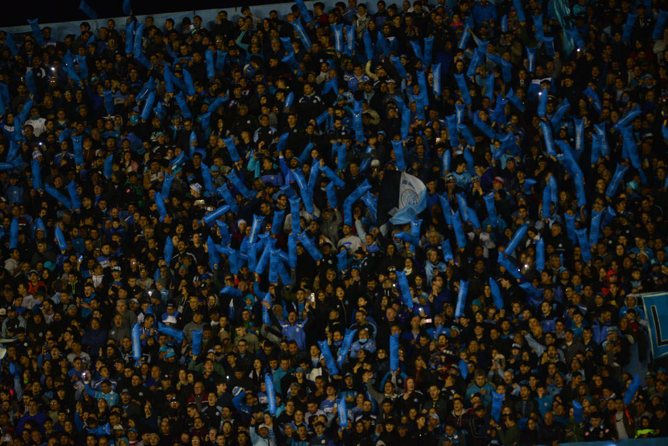 El Gigante de Alberdi. siempre hasta las manos para ver a Belgrano. (Javier Ferreyra / Archivo)