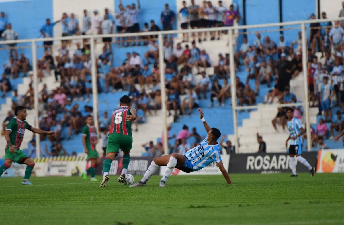 Racing de Nueva Italia recibió en el estadio Miguel Sancho a Agropecuario por la Primera Nacional. (Christian Luna)