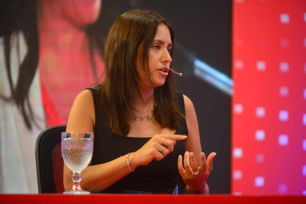 Carolina Basualdo en el programa Voz y Voto. (Nicolás Bravo / La Voz)