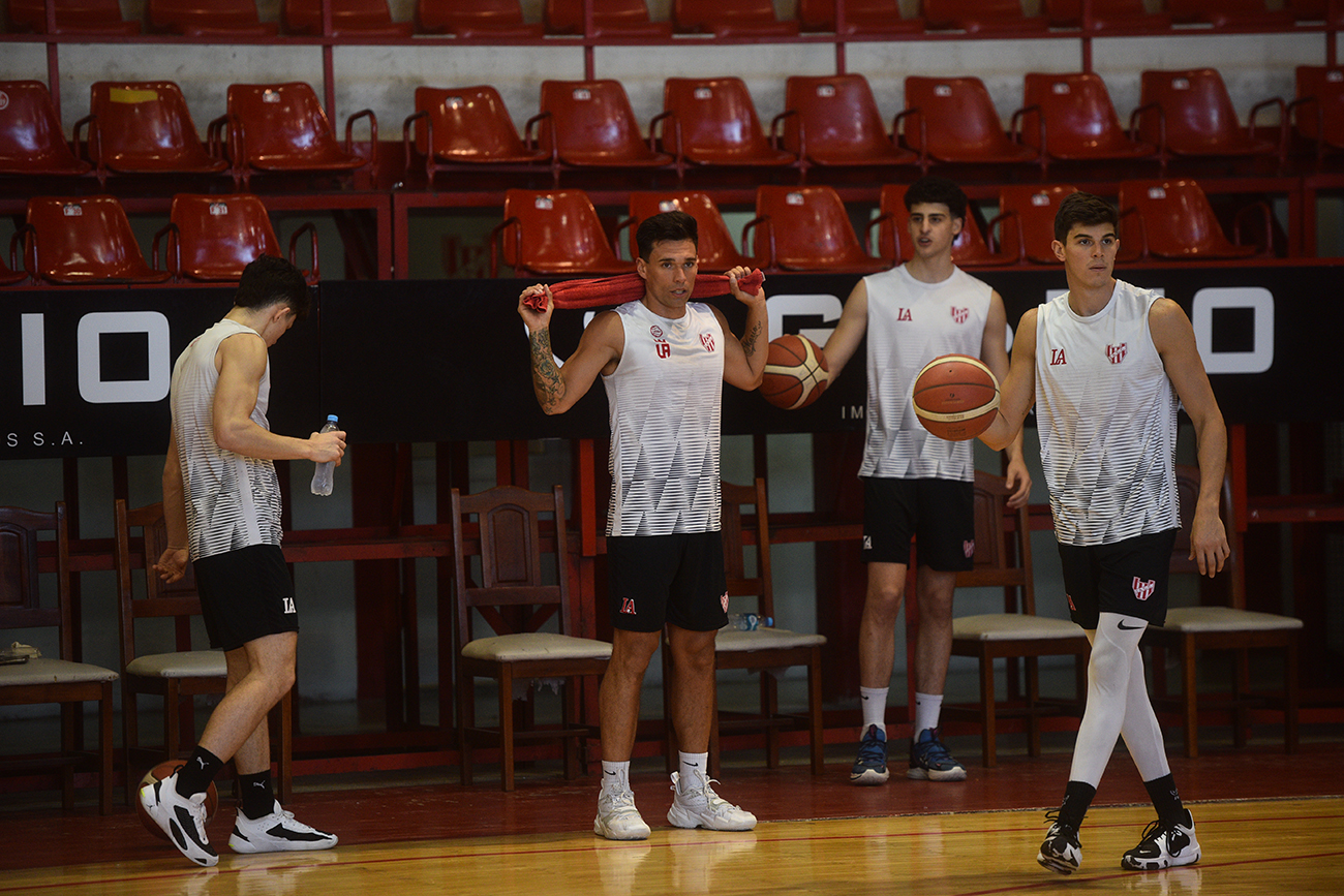 En el estadio Ángel Sandrín, la Gloria comenzó sus trabajos. (Pedro Castillo / La Voz)