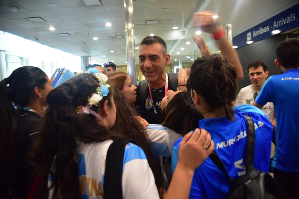 Las Murciélagas llegaron a Córdoba tras conquistar su segunda Copa del Mundo. (Javier Ferreyra / La Voz)