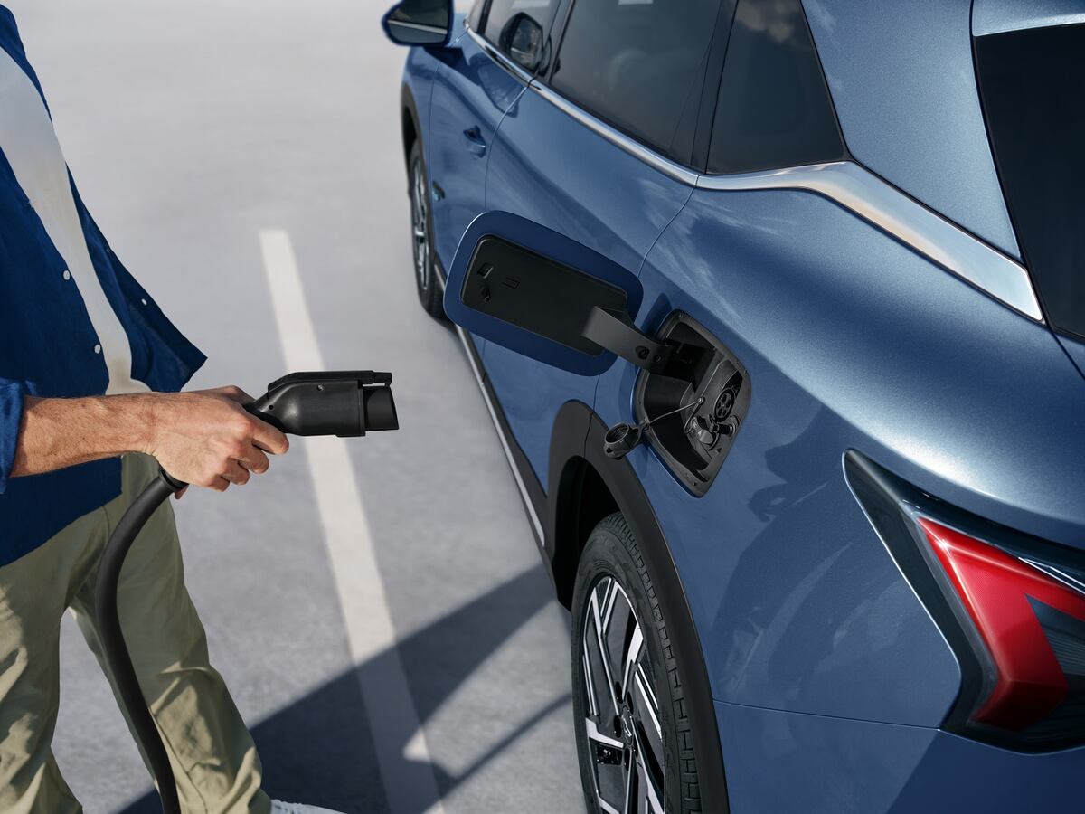 Chevrolet lanza su primer SUV híbrido enchufable.