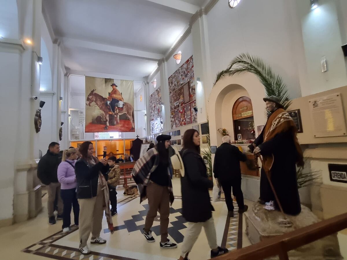 Turismo en Villa Cura Brochero. La iglesia del santo cordobés es un eje convocante del turismo religioso,. (La Voz)