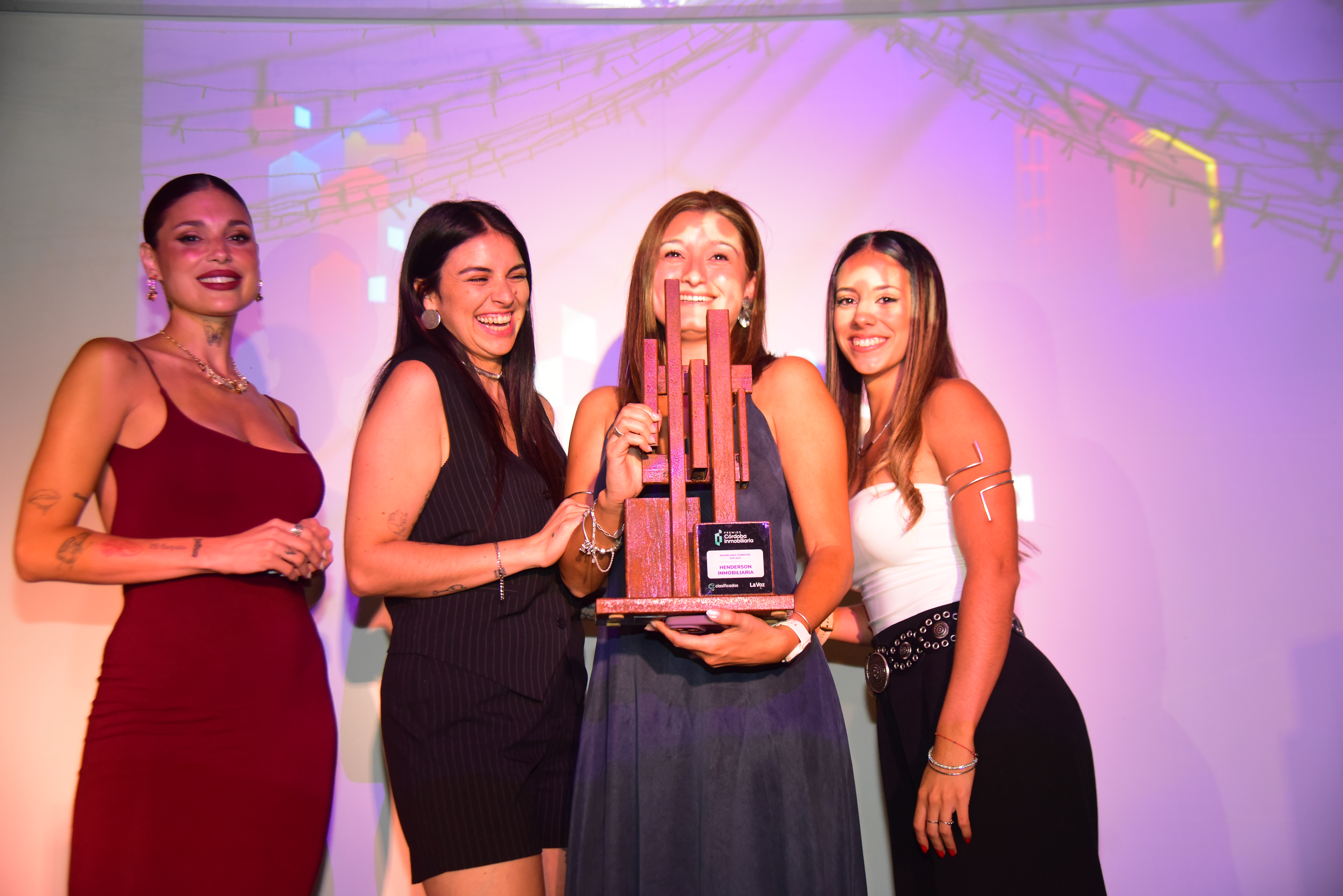 Ferez Automotores entregó el premio a Consuelo Henderson, titular de Henderson Inmobiliaria. (Javier Ferreyra)