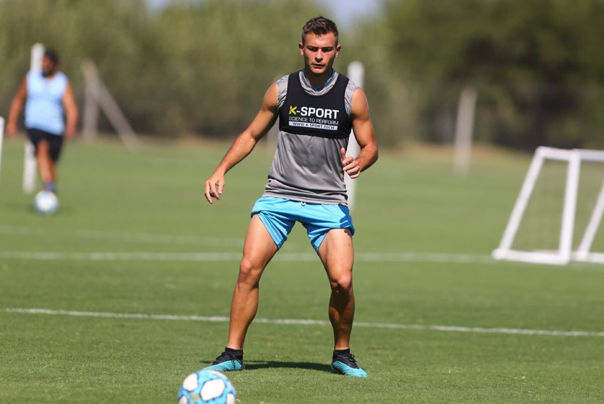 Santiago Longo Dueño del medio campo Pirata. (Prensa Belgrano)