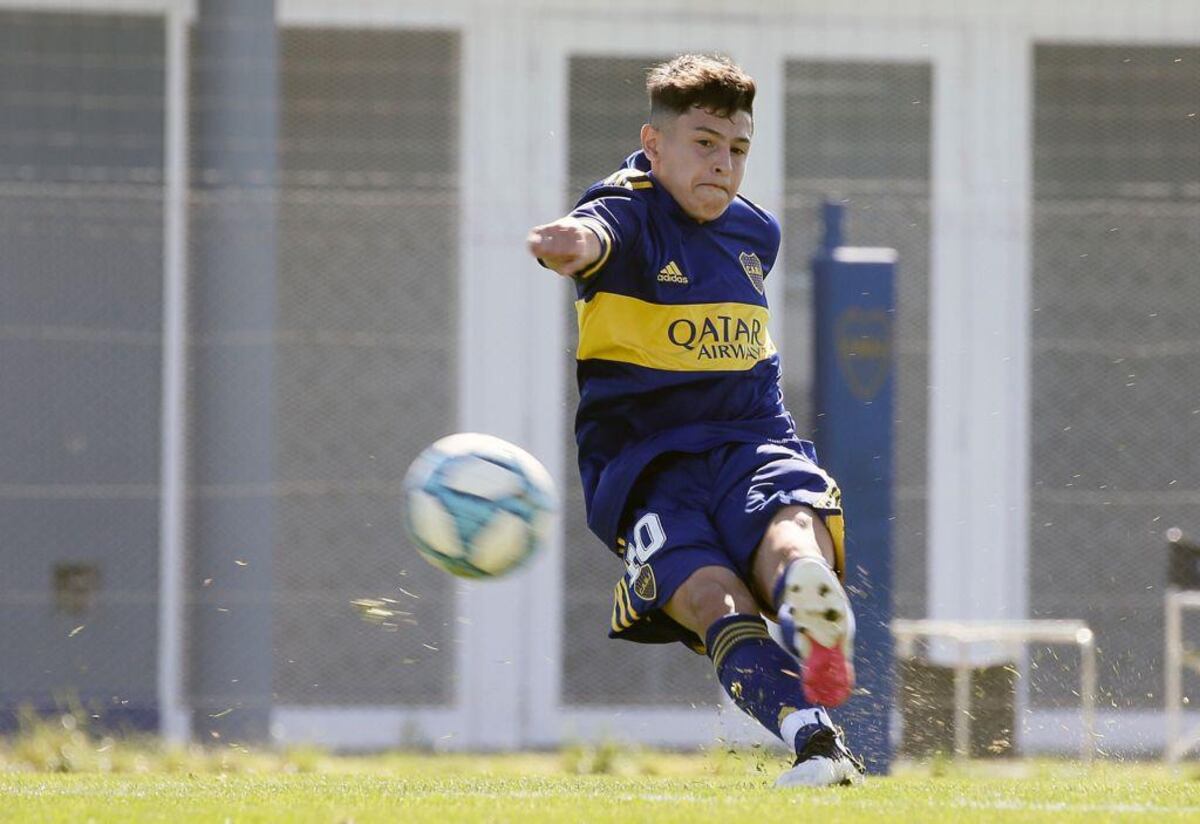 Julián es un enganche zurdo que va al frente, con gambeta y gol. (Gentileza Julián Ceballos / Prensa Boca).