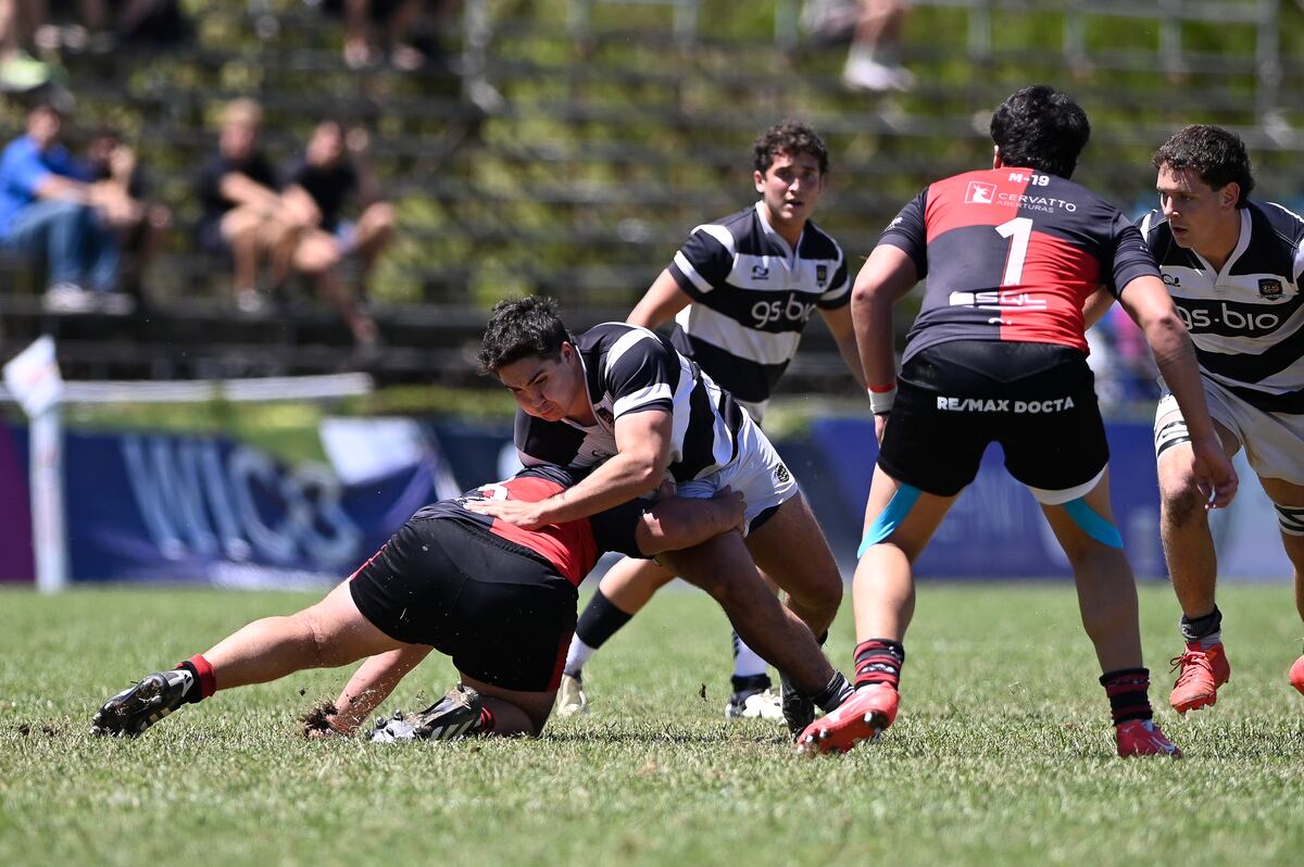 En la final de la división "B" de la categoría M-19, cuyo inicio estaba previsto para las 11.30 de este domingo, Tala RC "B" venció a Athletic "B" y gritó campeón por segunda vez consecutiva. (Prensa Unión Cordobesa de Rugby)