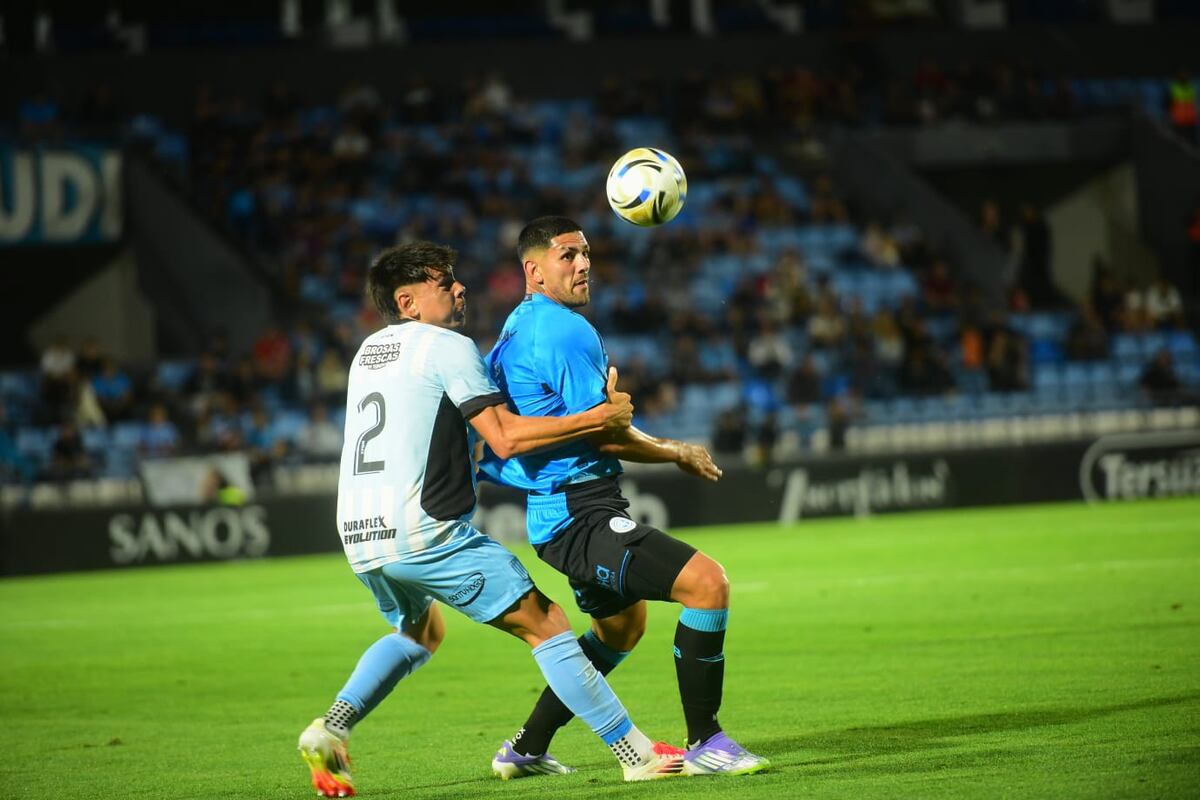 Belgrano y Racing se enfrentaron por las semifinales de la Copa Córdoba en el estadio Gigante de Alberdi. (Javier Ferreryra / La Voz)