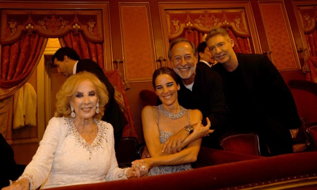 Mirtha Legrand, Juanita Viale, Guillermo Francella y Adrián Suar. (Clarín)