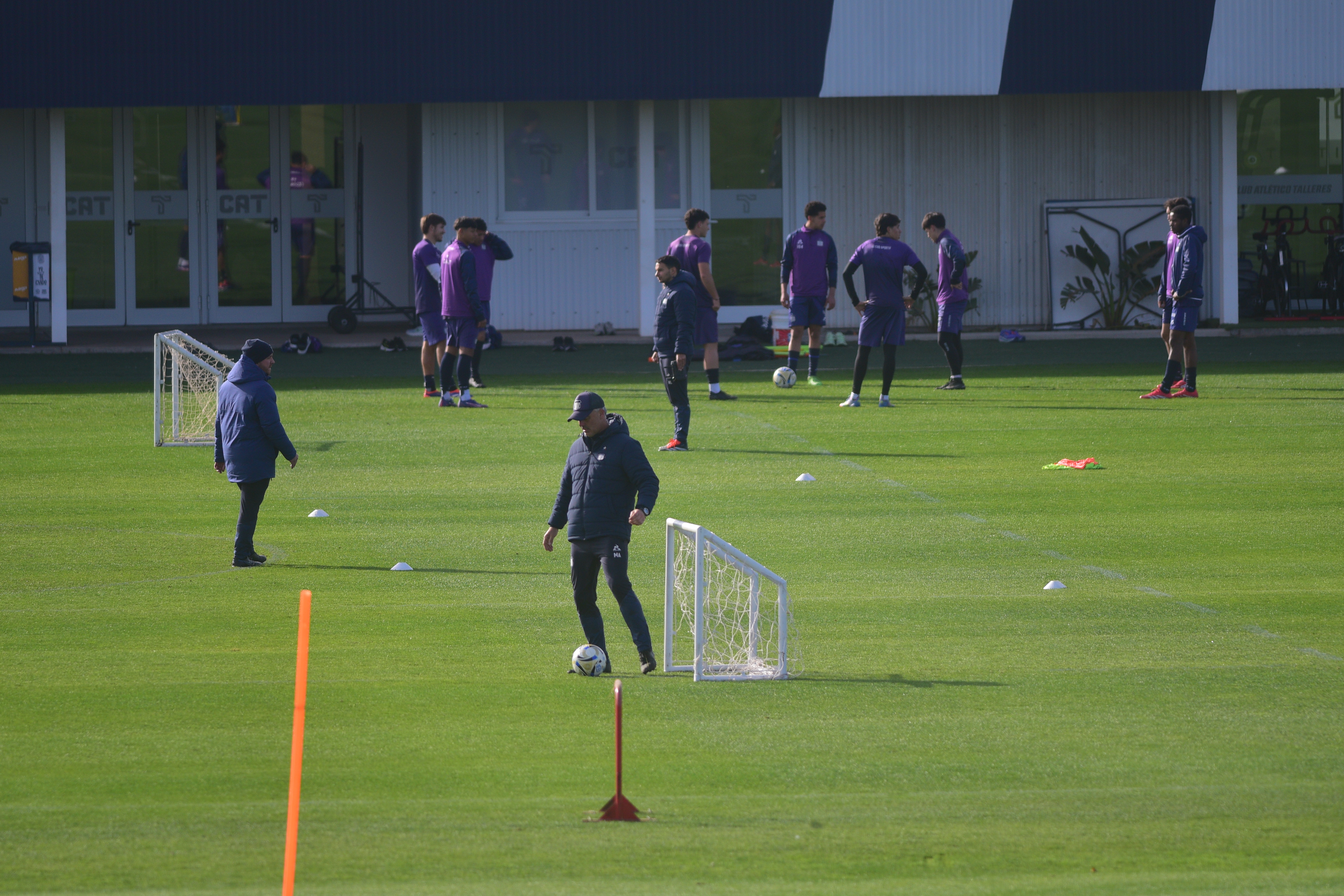 El plantel en el entrenamiento de Talleres en el Card. (Pedro Castillo / La Voz)