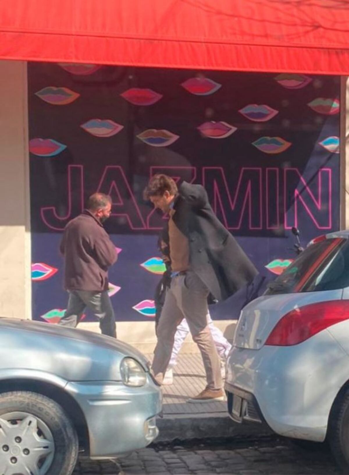 Jimena Barón y Matías Palleiro pasearon por las calles de Palermo en Buenos Aires.