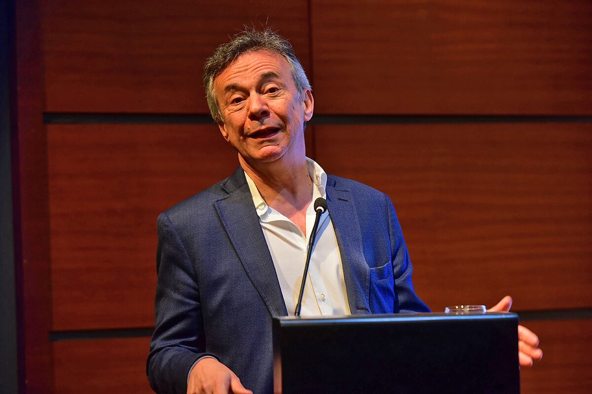 MIRADA. Daniel Artana, economista jefe de Fiel, cerró la Jornada Coyuntura y agro en el auditorio de La Voz. (Nicolás Bravo/La Voz)