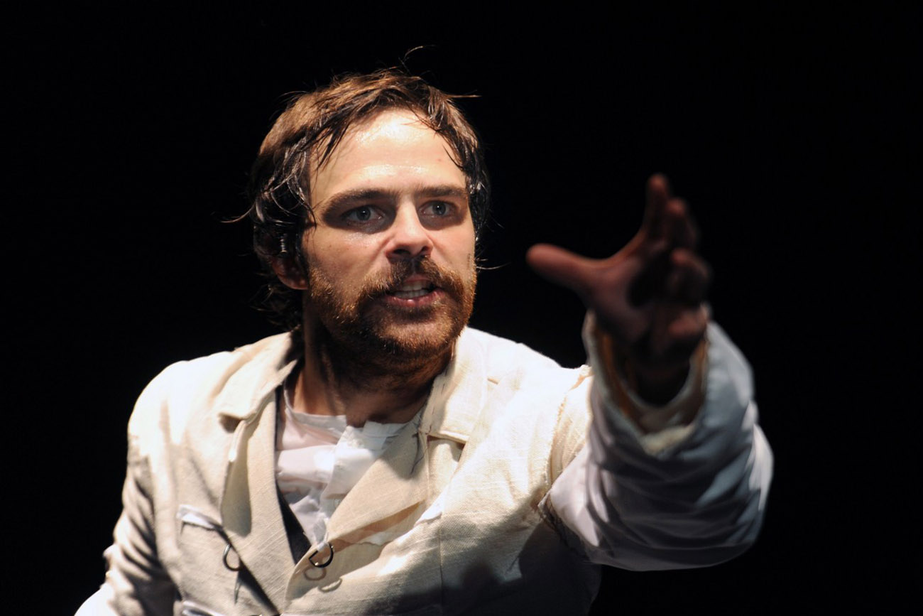 Peter Lanzani llega a Córdoba para presentar El Emperador Gynt. (La Voz)