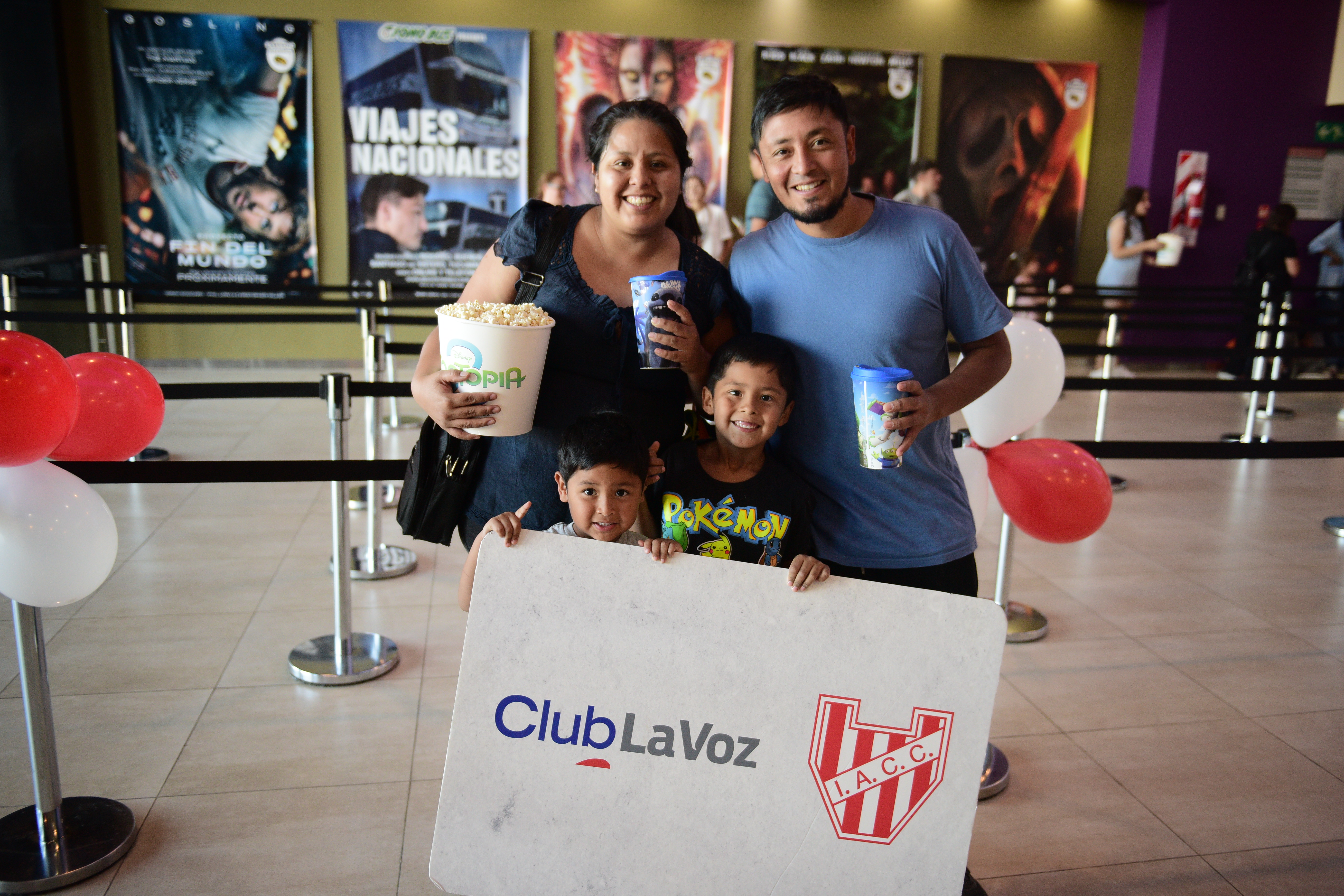 Hinchas de Instituto asistieron a un función de cine en los cines del Dino como parte de una acción de Club La Voz con socios. (Javier Ferreyra / La Voz)