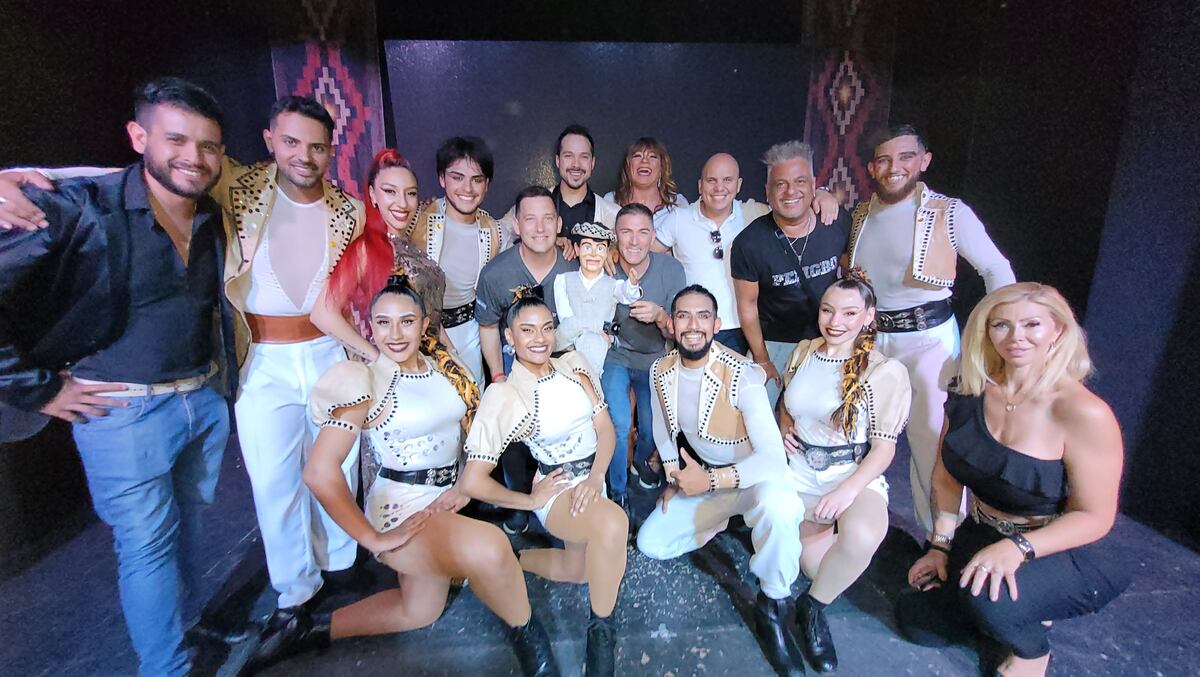 El elenco de Trum, más invitados especiales a la función de prensa como Marcelo Iripino y Ángel Carabajal.