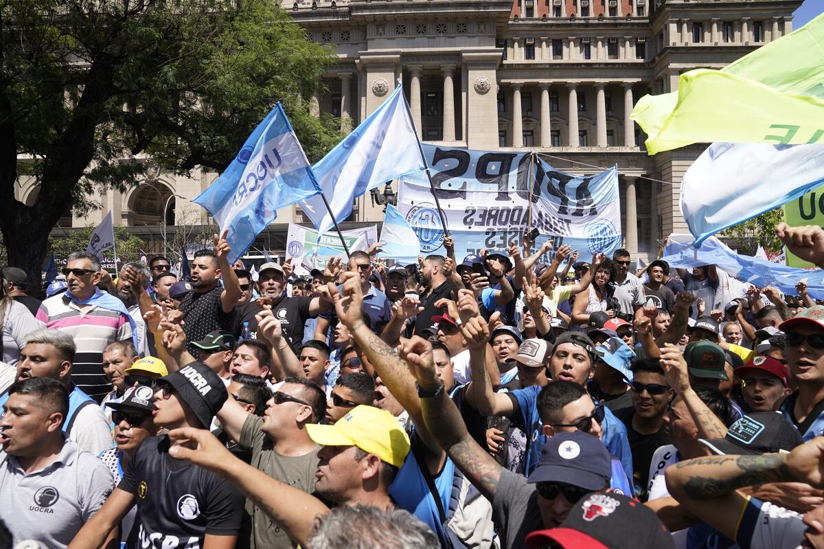 POLÍTICA
LA CGT , GREMIOS Y ORGANIZACIONES SOCIALES MARCHAN A TRIBUNALES EN RECHAZO AL DNU
CALLE TALCAHUANO
FOTO GUILLERMO RODRIGUEZ ADAMI
