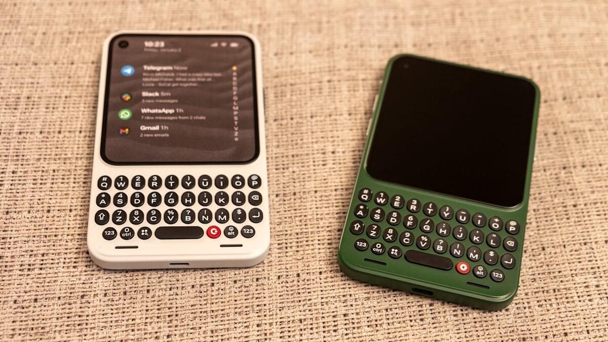 Vuelven los celulares con teclado físico: así es el nuevo Clicks Communicator