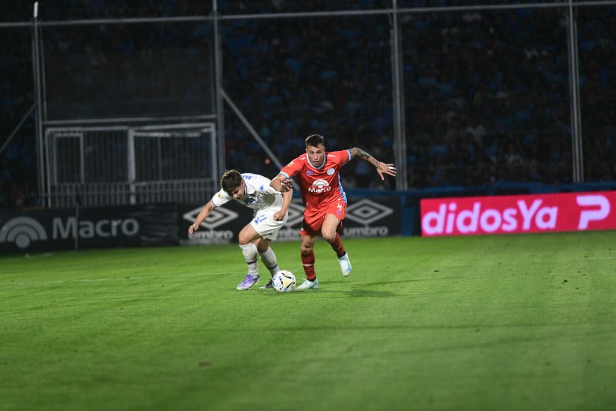 Belgrano recibió a Tigre en el Gigante de Alberdi por el torneo Clausura de la Liga Profesional. (Javier Ferreyra / La Voz)