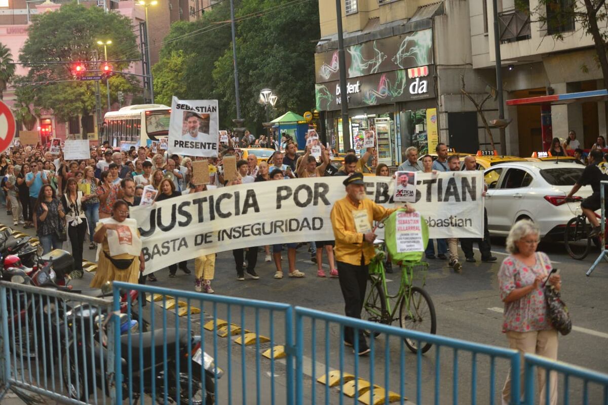 Marcha en el centro de Córdoba por Sebastián Villarreal. (Javier Ferreyra / La Voz)
