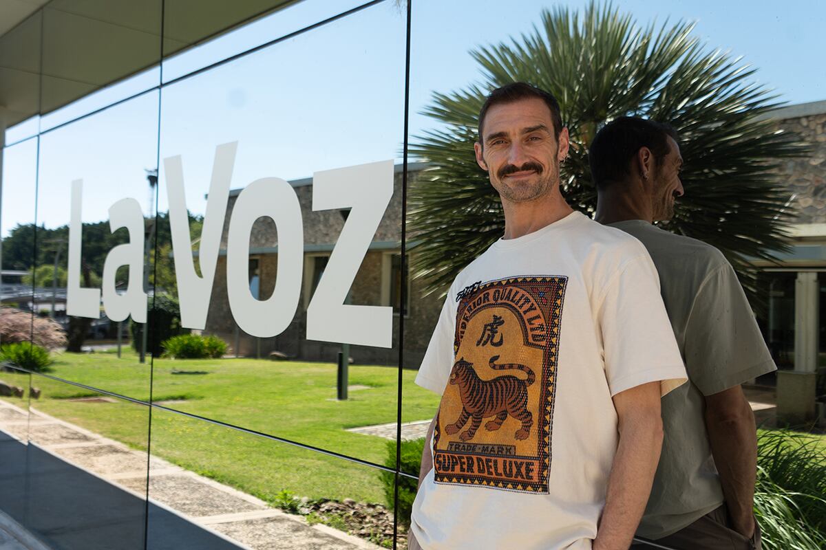 El actor argentino Luciano Rosso vuelve de su estadía en Francia para presentar su obra "Un poyo rojo" en Córdoba. La Voz