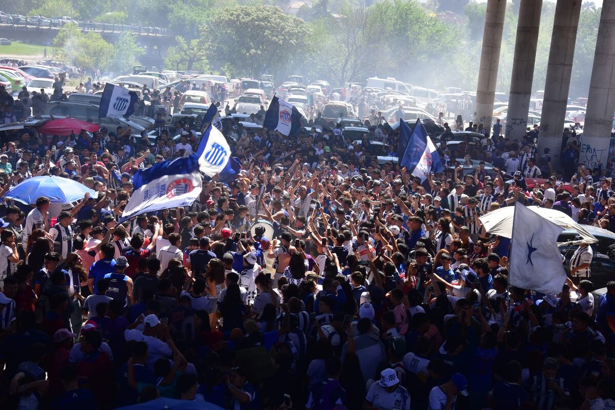 El color del clásico entre Talleres y Belgrano. (Ramiro Pereyra / La Voz).