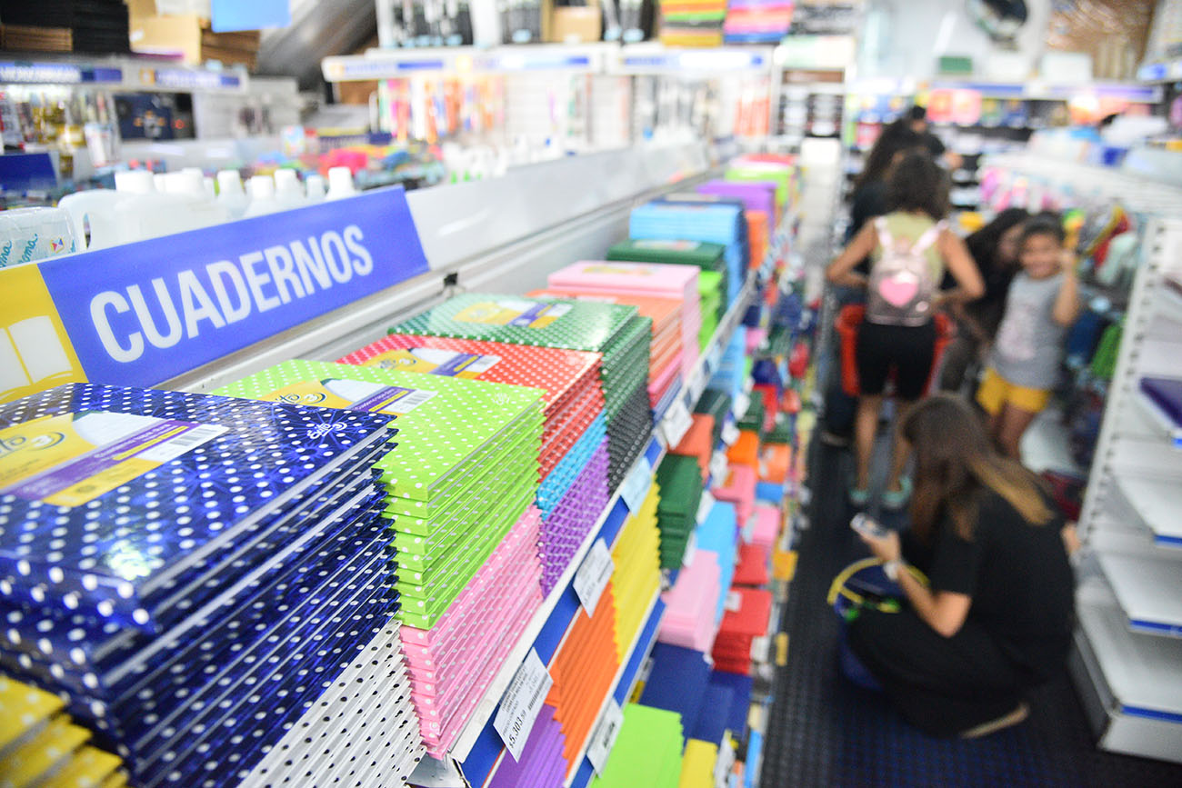 Este año hacen falta unos $ 140 mil para comprar los útiles escolares 